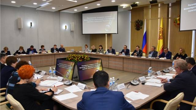 Чăваш Республикин Пуҫлăхĕ Михаил Игнатьев Вӗрентӳ тата ҫамрӑксен политикин министерствин коллеги ларӑвне хутшăннă