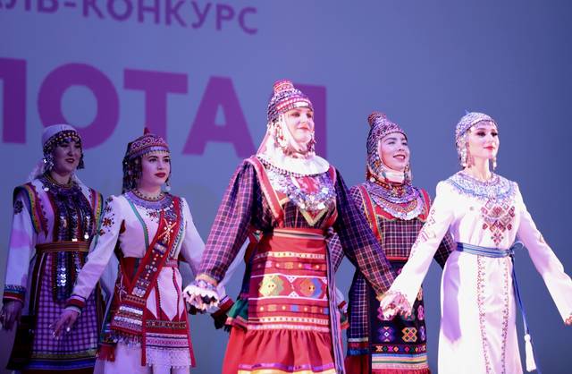 В Чувашском государственном институте культуры и искусств завершился фестиваль-конкурс национального костюма «Золотая россыпь веков»