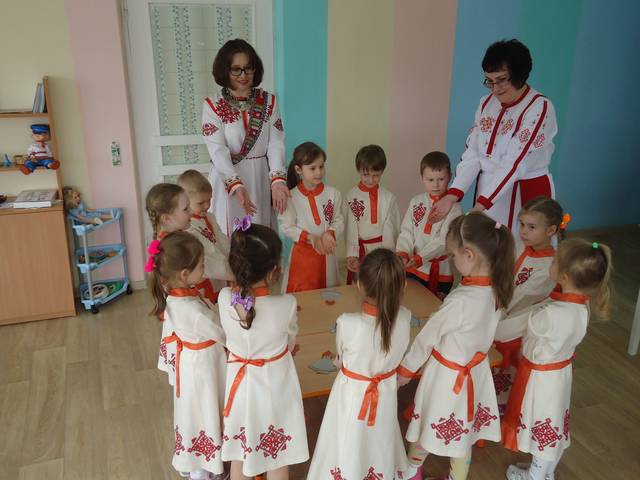 Захарова Н. Чăваш тĕррин музейне ача сатне çÿрекенсем çав тери кăмăлласа йышăнаççĕ