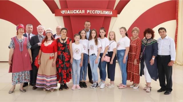 Чăваш Ен Пуҫлăхĕ Михаил Игнатьев Пĕтĕм тĕнчери Кокель пленэрне хутшăннисемпе уҫă калаҫу ирттернĕ