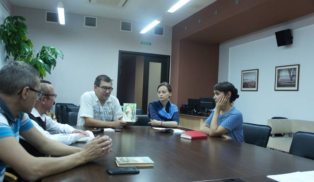 «Варкăш» литература клубĕн тĕпелĕнче – «Хурăн çырли уçланки» кĕнеке