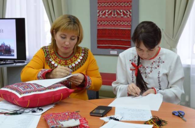 В конкурсе среди учителей «Учитель – мастер на все руки» 1 место заняла Надежда Кузнецова, учитель чувашского языка СОШ №60 г.Чебоксары