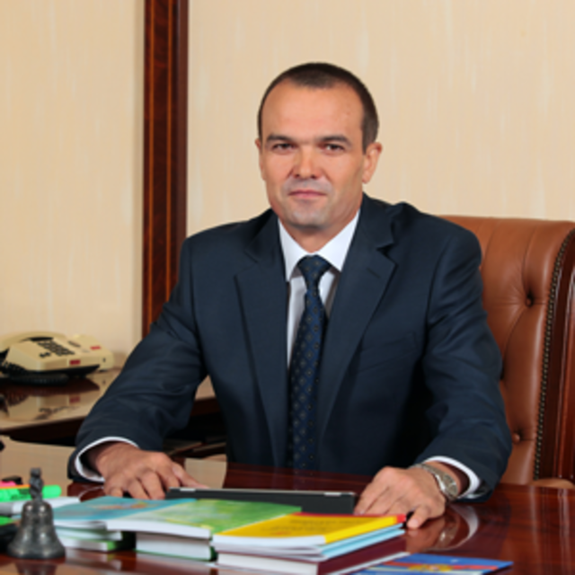 Чăваш Республикин Пуҫлăхĕ Михаил Игнатьев Раҫҫей Федерацийĕн Конституци кунĕ ячĕпе саламлани