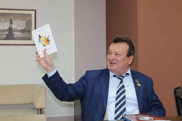 ВАЛЕРИЙ ТУРГАЙ ПРЕДСТАВИЛ КНИГУ ЯНКИ КУПАЛЫ «Санеты» (Сонеты)