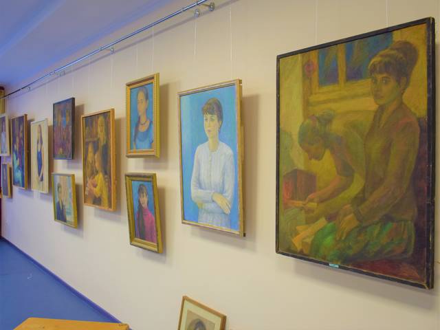 Вековому юбилею Чувашии посвящена выставка чувашского художника Владимира Енилина