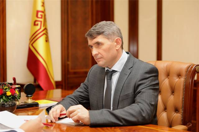 Олег Николаев Чӑваш Республикин Министрсен Кабинетӗнче ҫӗнӗ тивӗҫлӗхсем туса панӑ