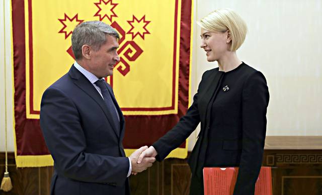 Олег Николаевпа Алена Аршинова ҫӗнӗ проектсемпе пӗрле ӗҫлеме калаҫса татӑлнӑ