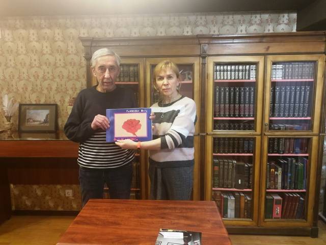 ДАРЫ КО ДНЮ ДАРЕНИЯ КНИГИ: Сразу несколько уникальных книг, связанных с именем Г. Айги, были подарены на днях Национальной библиотеке