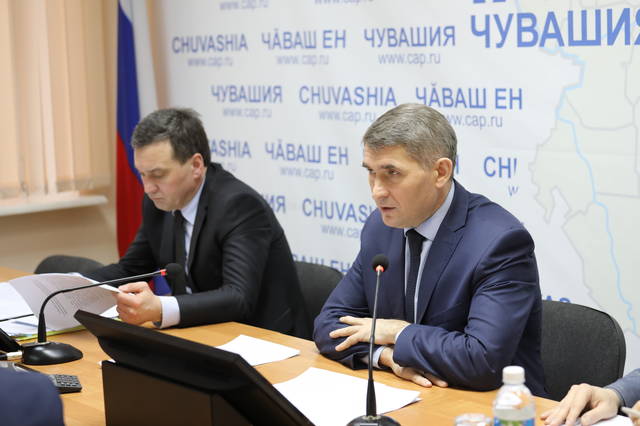 Ĕҫпе тивĕҫтерекенсем справка парсан, урамра ҫынсене ҫӳреме ирĕк пур = В Чувашии находиться на улице можно будет по справке работодателя