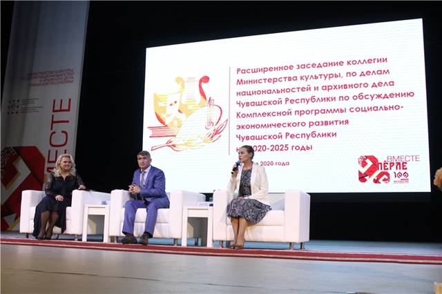 Олег Николаев Чӑваш Ен искусство ӗҫченӗсемпе ҫитес пилӗк ҫулта культурăна епле аталантарассине сӳтсе явнă