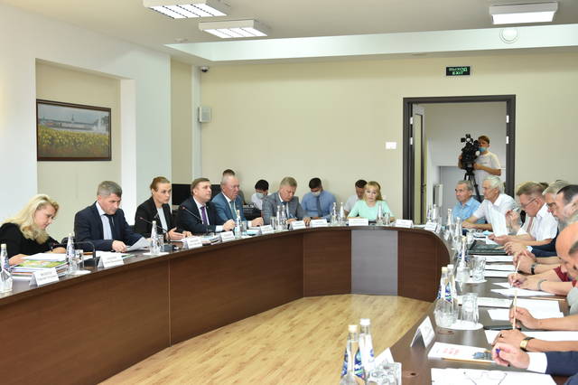 Смирнова Надежда. Чăваш чĕлхине сыхласа хăварассипе çыхăннă çумпрограмăна сÿтсе яврĕç // Хыпар. - 2020. - Çурла, 7.