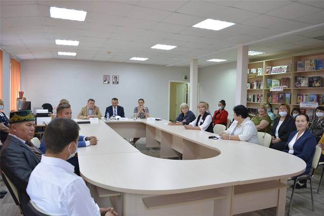 Министр культуры республики Роза Лизакова и депутат Госсовета Чувашии Петр Краснов посетили Яльчикский район
