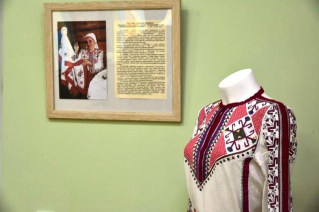Орнамент-фест «Эреш» завершился открытием выставки «Вышитые письмена», посвященной 80-летию народного мастера Евгении Жачевой