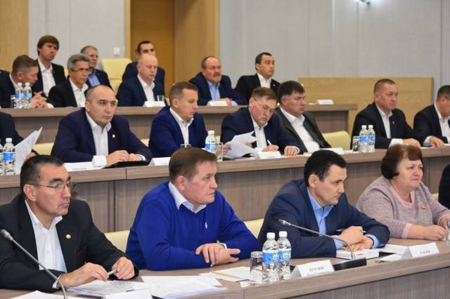 ДЕПУТАТСКИЕ БУДНИ ДИРЕКТОРА ИНСТИТУТА ПЕТРА КРАСНОВА