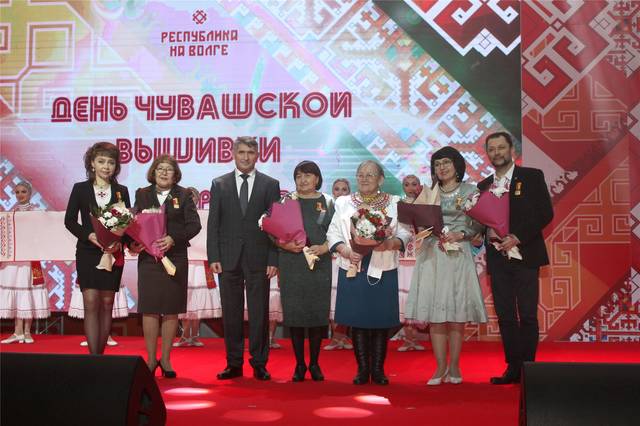 Республикăра пуҫласа Чăваш тĕррин кунне халалласа чаплă уяв ирттернĕ