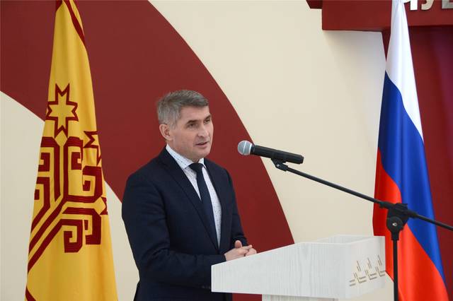 Чăваш Республикин Пуҫлăхĕ Олег Николаев Студентсен кунĕпе саламлани