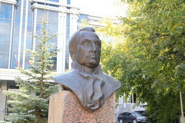 ЭВЕРККИ Вера. Санкт-Петербургра Петр Егоров скверĕ пулĕ // Хыпар. - 2021. - Кăрлач, 27.