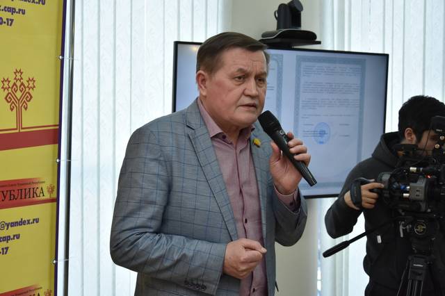 Директор ЧГИГН Петр Краснов выступил на «круглом столе» «Современный парламентаризм в публикациях в газете «Республика»