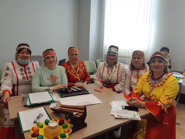 Трифонова Ирина. «Туган тел» мастер-классен конкурсӗнче чăваш учителӗсем маттур пулчӗç // Сувар. - 2021. - Пуш, 27.