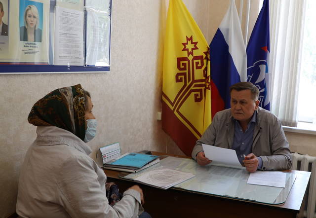 Депутат Государственного Совета Чувашии Пётр Краснов провел выездной прием жителей Комсомольского района