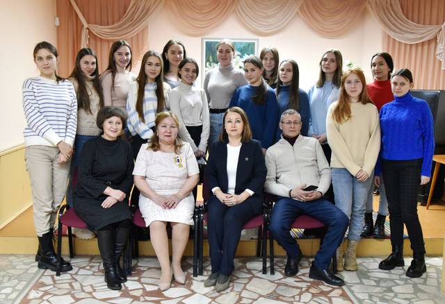ЛИТЕРАТУРНЫЙ МУЗЕЙ ПРОВЕЛ ТВОРЧЕСКУЮ ВСТРЕЧУ СТУДЕНТОВ С ПРОЗАИКОМ ЛЮДМИЛОЙ САЧКОВОЙ