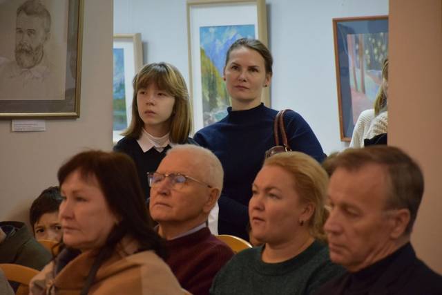 В Национальной библиотеке проходит республиканская выставка пастели «Все оттенки цвета»