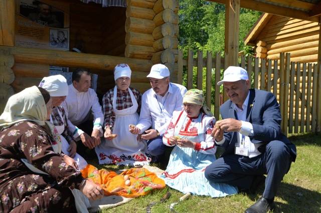 Леонид Черкесов: В республике будет создан реестр этнокультурного наследия народов, проживающих в Чувашии