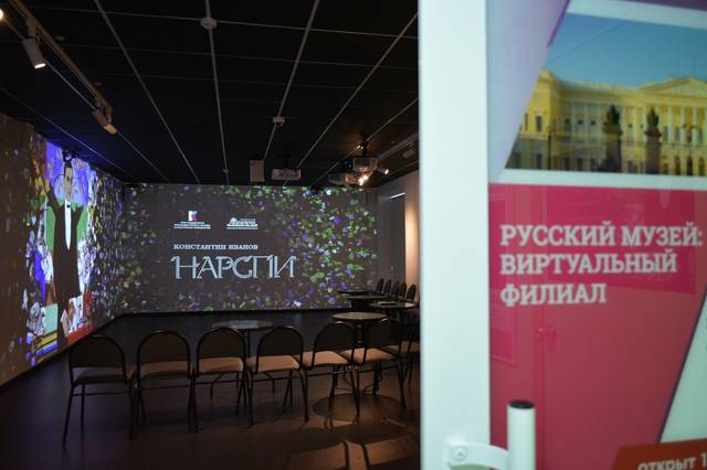 Искусствоведы ЧГИГН Антонина Мордвинова и Алина Малинина приняли участие в открытии проекта «Параллельные миры поэтического искусства»