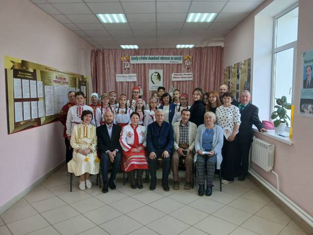 «Тӑван чӗлхене вӗренес тата упрас ыйтусем» ятпа ҫавра сӗтел иртрӗ 