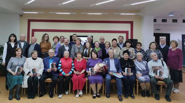 Институт ӗҫтешӗсем Улькка Элменӗн ҫӗнӗ кӗнекине сӳтсе явма хутшӑнчӗҫ