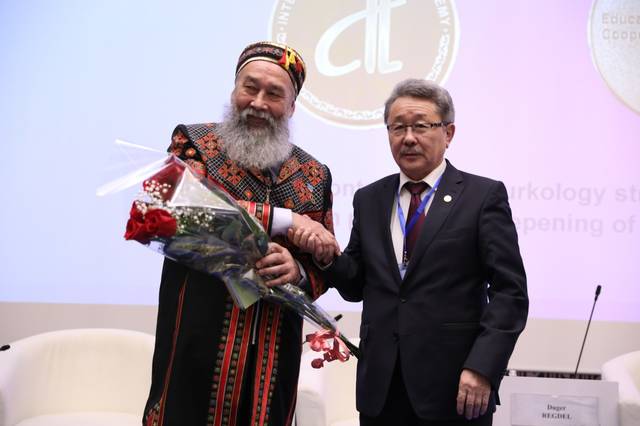 НАШЕ ЗОЛОТО МЕЖДУНАРОДНОЙ ПРОБЫ. ПОЗДРАВЛЯЕМ КОЛЛЕГУ С НАГРАДОЙ!