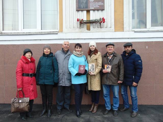 Сотрудники ЧГИГН приняли участие в митинге, посвященном дню рождения Народного поэта Кабардино-Балкарии Кайсына Шуваевича Кулиева