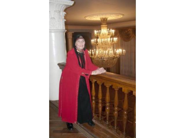 Марина Тумаланова. Малалла-ха пурнăç, малалла [Вера Кузьмина 95 çул тултарнине халалланă]